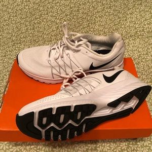 Nike Relentless 6 lightweight running shoes